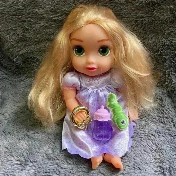 Disney Princess Royal  Rapunzel Cradle
Set Toys R Us Exclusive Complete - Picture 10 of 16